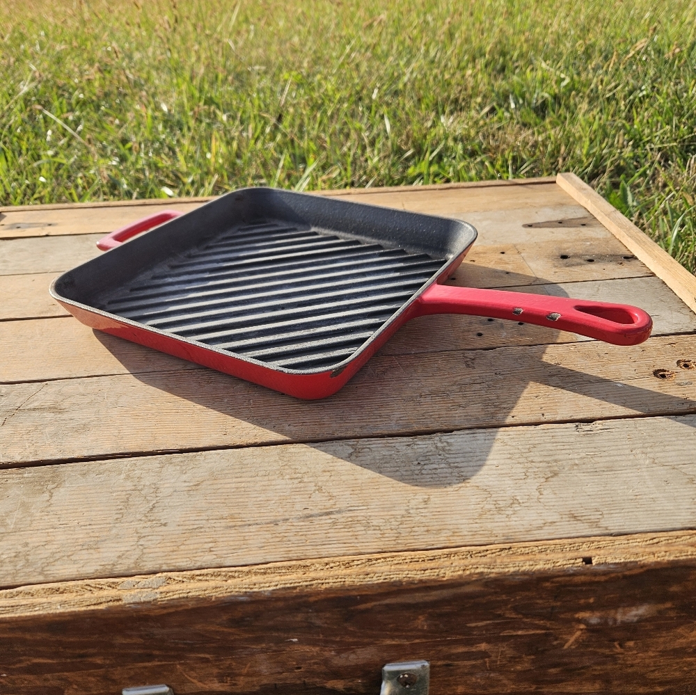11 In Square Threshold Cast Iro Grill Pan With Red Enamel Coating On Bottom 8...